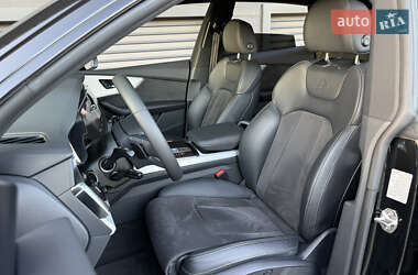 Внедорожник / Кроссовер Audi Q8 2022 в 