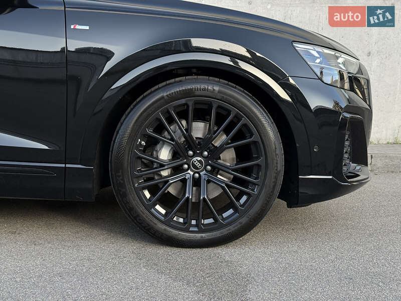 Внедорожник / Кроссовер Audi Q8 2025 в Киеве
