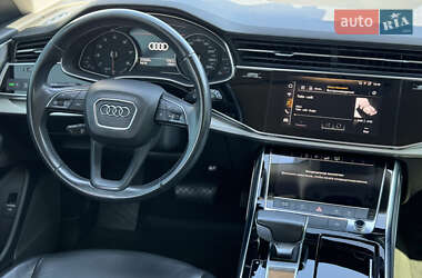 Внедорожник / Кроссовер Audi Q8 2018 в 