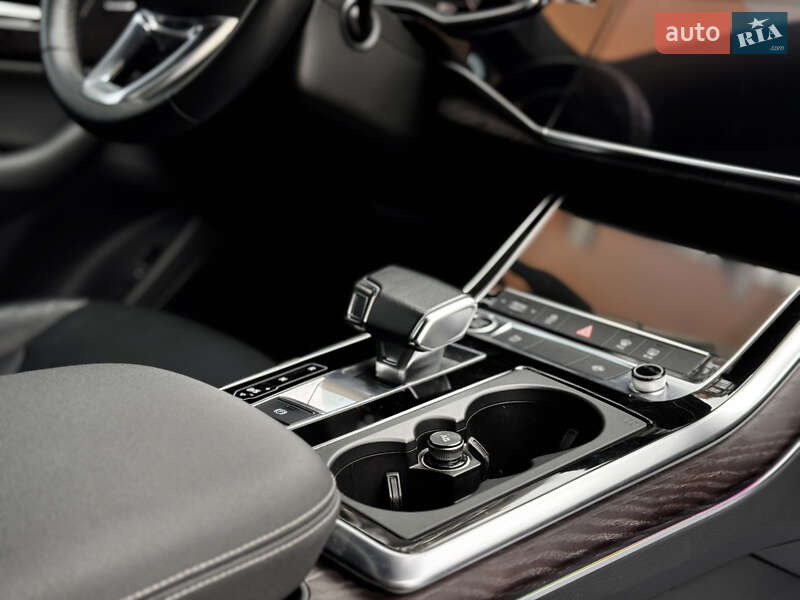 Внедорожник / Кроссовер Audi Q8 2020 в Ивано-Франковске