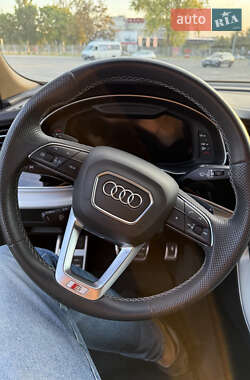 Внедорожник / Кроссовер Audi Q8 2023 в 