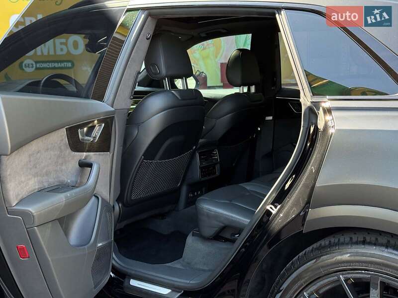 Позашляховик / Кросовер Audi Q8 2019 в Києві