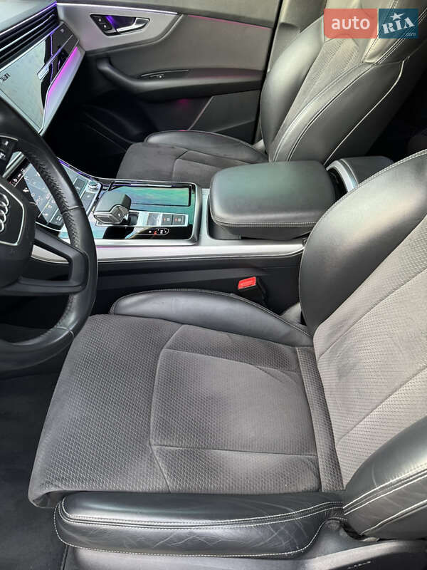 Позашляховик / Кросовер Audi Q8 2020 в Києві