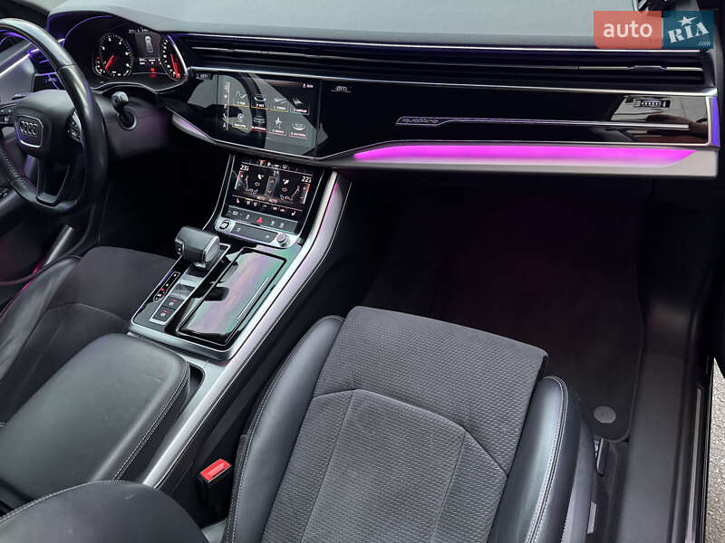 Внедорожник / Кроссовер Audi Q8 2020 в Киеве