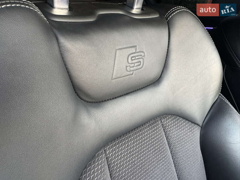 Позашляховик / Кросовер Audi Q8 2020 в Києві