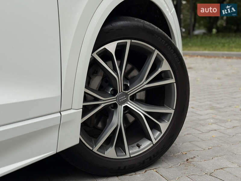 Внедорожник / Кроссовер Audi Q8 2020 в Тернополе