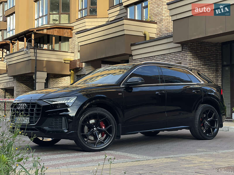Внедорожник / Кроссовер Audi Q8 2021 в Киеве
