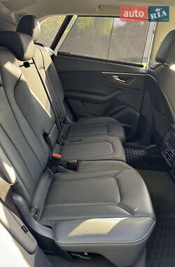 Позашляховик / Кросовер Audi Q8 2023 в  фото 32 Позашляховик / Кросовер Audi Q8 2023 в