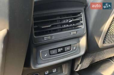 Внедорожник / Кроссовер Audi Q8 2019 в 