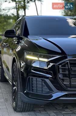 Внедорожник / Кроссовер Audi Q8 2021 в 