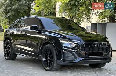 Внедорожник / Кроссовер Audi Q8 2021 в 