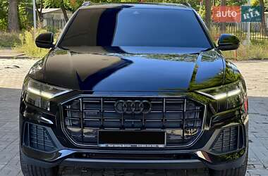 Внедорожник / Кроссовер Audi Q8 2021 в 