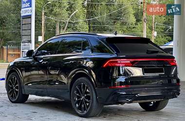 Внедорожник / Кроссовер Audi Q8 2021 в 