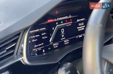 Внедорожник / Кроссовер Audi Q8 2021 в 