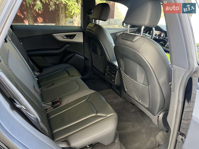 Внедорожник / Кроссовер Audi Q8 2021 в Днепре