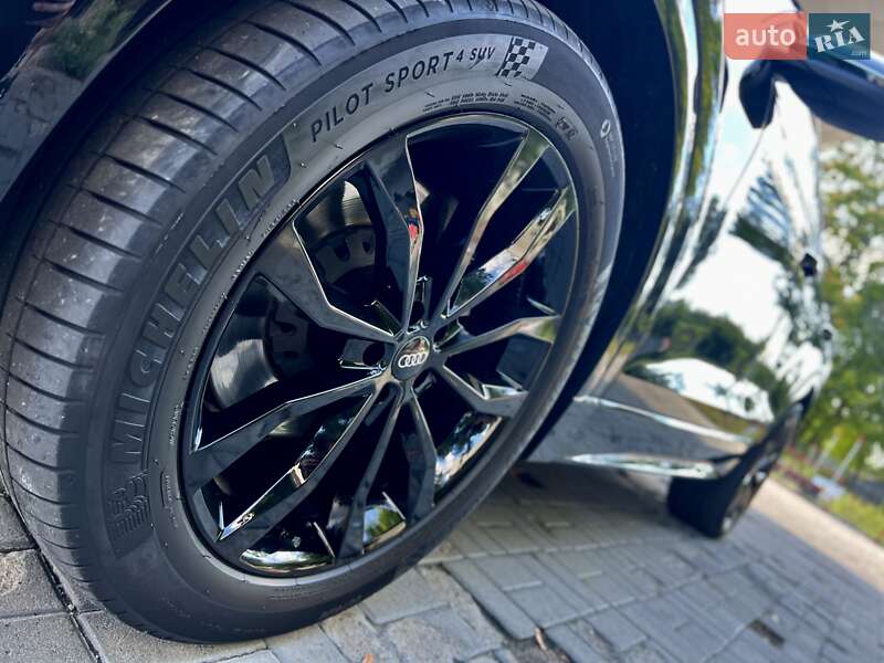 Внедорожник / Кроссовер Audi Q8 2021 в Днепре