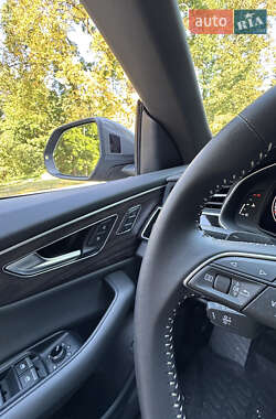Внедорожник / Кроссовер Audi Q8 2018 в 