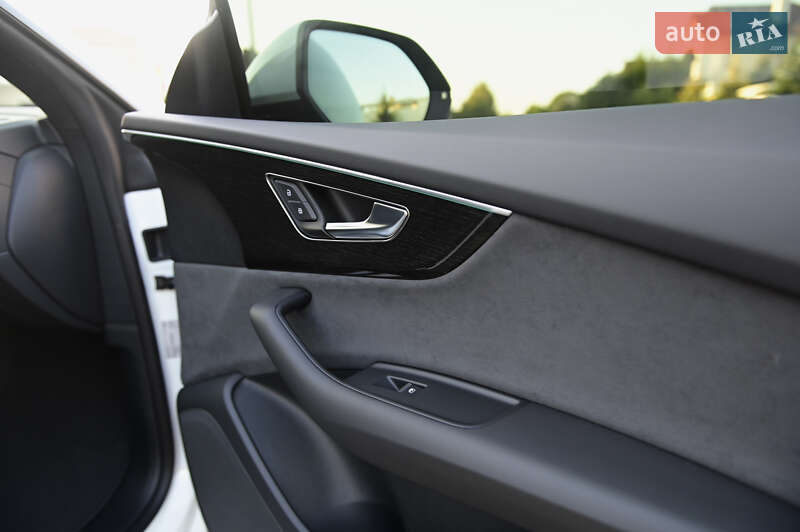 Позашляховик / Кросовер Audi Q8 2025 в Львові