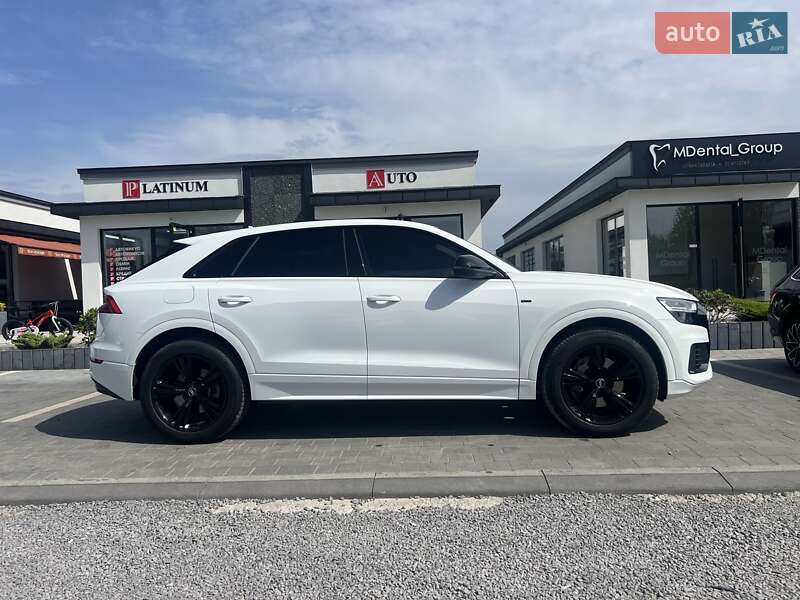 Внедорожник / Кроссовер Audi Q8 2018 в Ужгороде