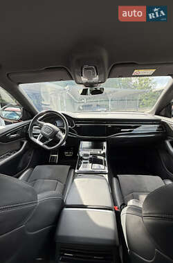 Позашляховик / Кросовер Audi Q8 2020 в 