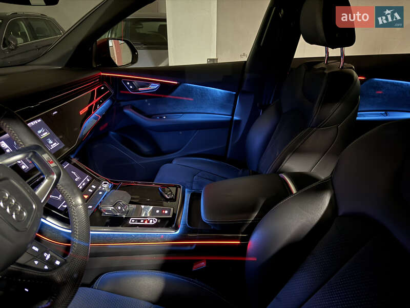 Позашляховик / Кросовер Audi Q8 2020 в Львові