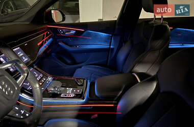 Позашляховик / Кросовер Audi Q8 2020 в 