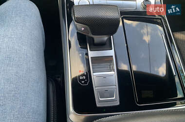Внедорожник / Кроссовер Audi Q8 2018 в 