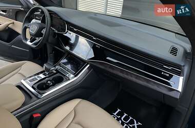 Внедорожник / Кроссовер Audi Q8 2018 в 