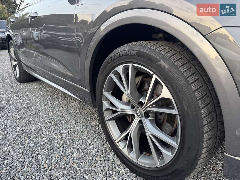 Внедорожник / Кроссовер Audi Q8 2019 в Тернополе