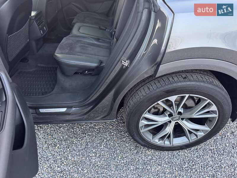 Внедорожник / Кроссовер Audi Q8 2019 в Тернополе