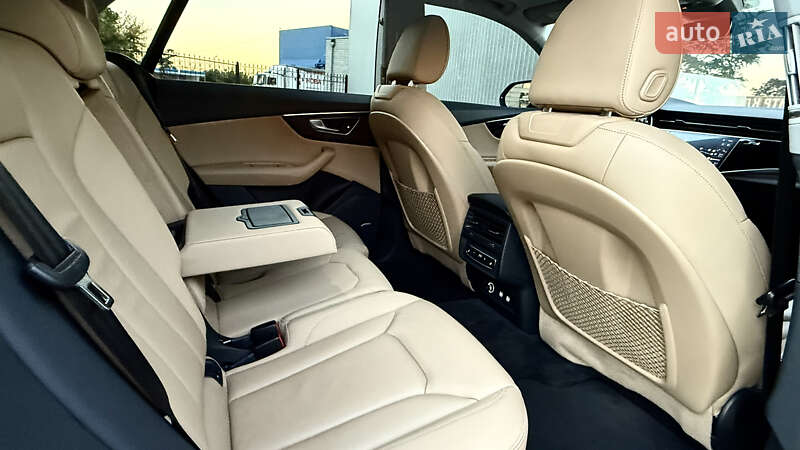 Внедорожник / Кроссовер Audi Q8 2019 в Запорожье