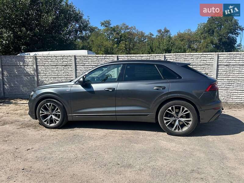 Внедорожник / Кроссовер Audi Q8 2021 в Киеве