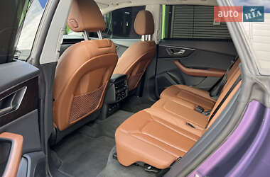 Внедорожник / Кроссовер Audi Q8 2021 в 
