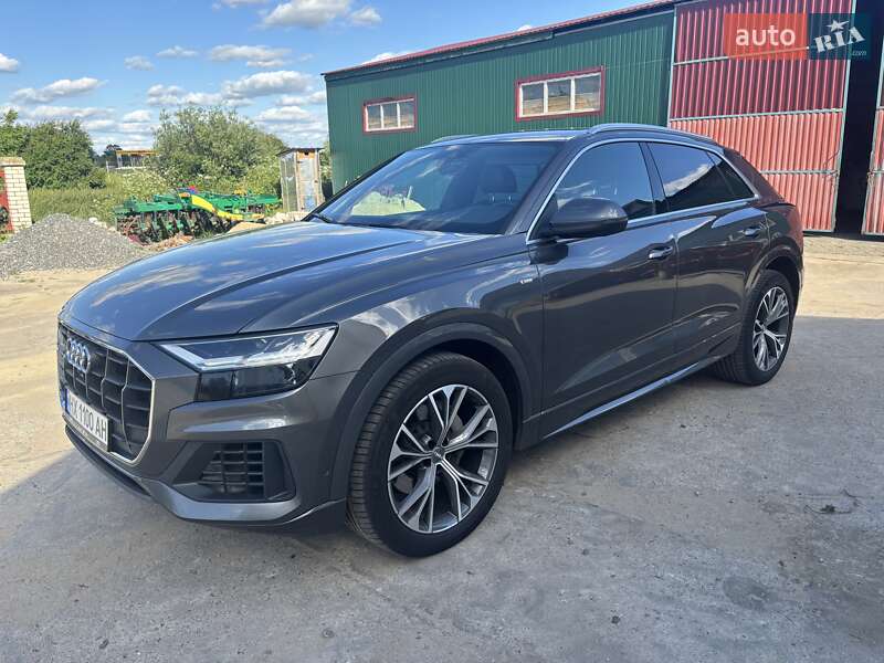 Внедорожник / Кроссовер Audi Q8 2018 в 