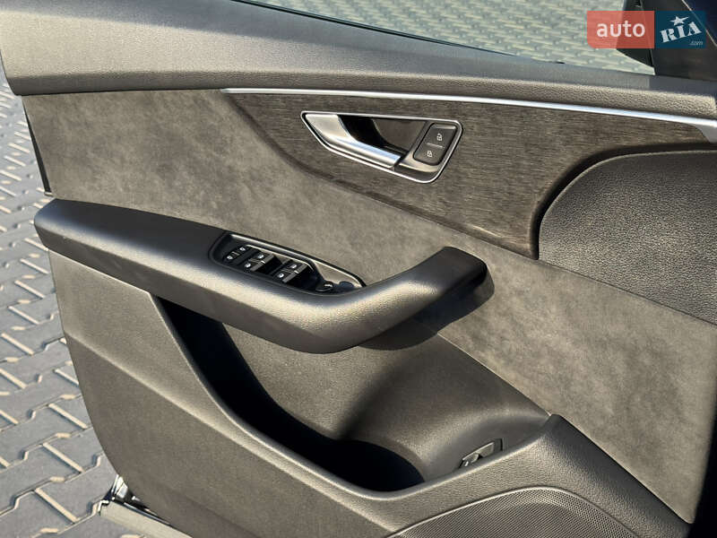 Внедорожник / Кроссовер Audi Q8 2020 в Киеве