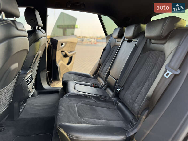 Внедорожник / Кроссовер Audi Q8 2020 в Киеве