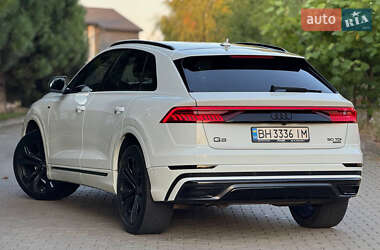 Позашляховик / Кросовер Audi Q8 2018 в 