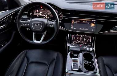 Внедорожник / Кроссовер Audi Q8 2019 в 