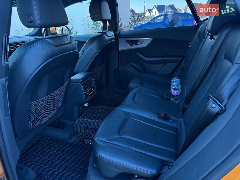 Позашляховик / Кросовер Audi Q8 2019 в Луцьку
