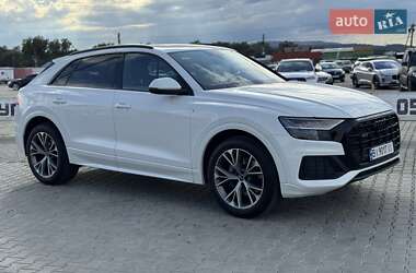 Внедорожник / Кроссовер Audi Q8 2021 в 