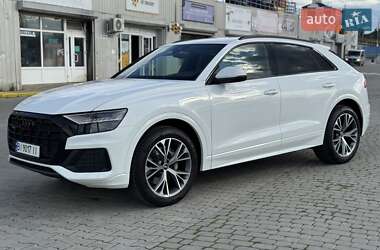 Внедорожник / Кроссовер Audi Q8 2021 в 