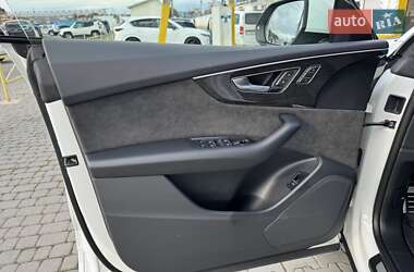 Внедорожник / Кроссовер Audi Q8 2021 в 