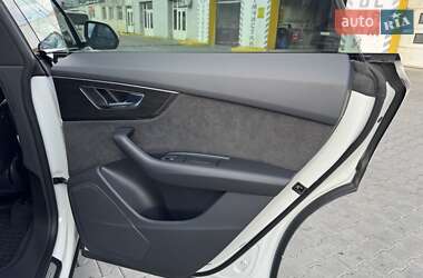 Внедорожник / Кроссовер Audi Q8 2021 в 