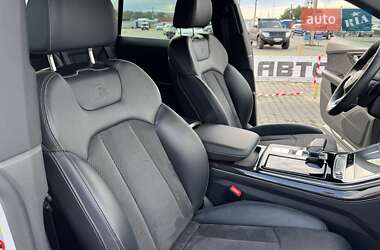 Внедорожник / Кроссовер Audi Q8 2021 в 