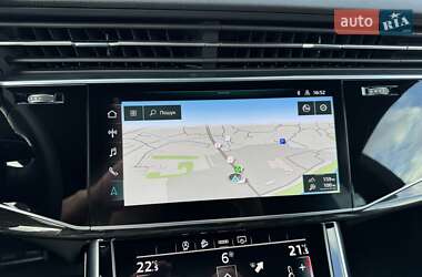 Внедорожник / Кроссовер Audi Q8 2021 в 