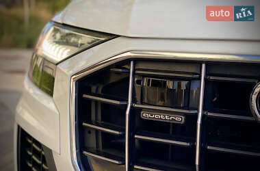 Внедорожник / Кроссовер Audi Q8 2019 в 