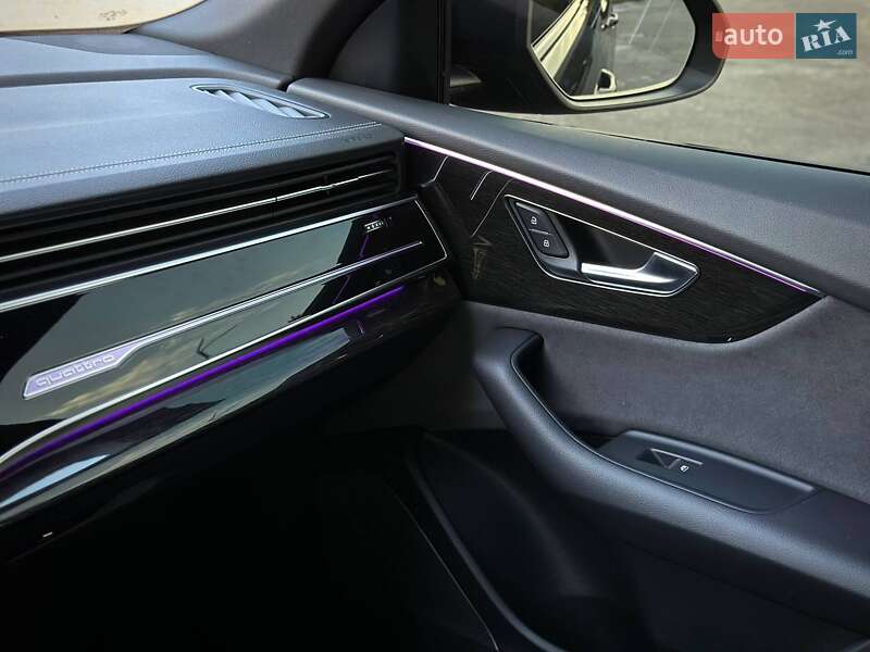 Внедорожник / Кроссовер Audi Q8 2023 в Киеве