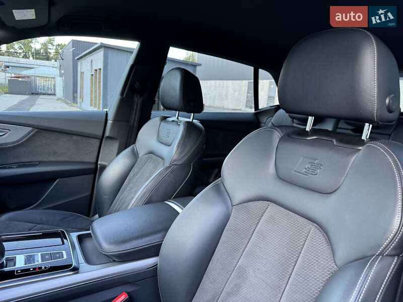 Внедорожник / Кроссовер Audi Q8 2019 в Киеве