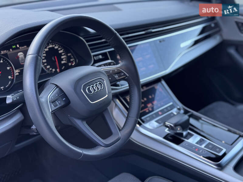 Внедорожник / Кроссовер Audi Q8 2019 в Киеве