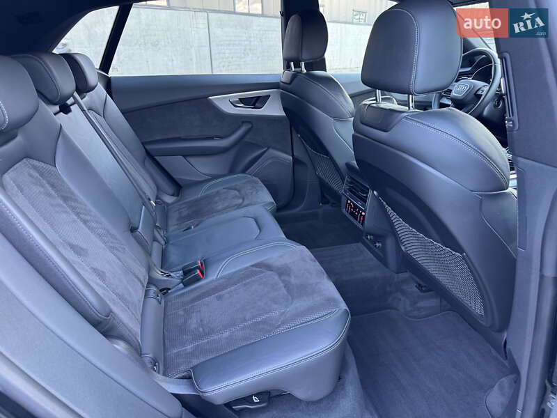 Внедорожник / Кроссовер Audi Q8 2019 в Киеве